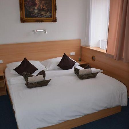 Hotel O.K. 1 Бероун Екстериор снимка