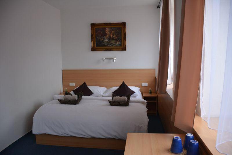 Hotel O.K. 1 Бероун Екстериор снимка