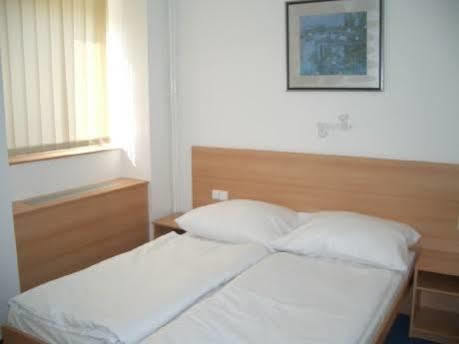 Hotel O.K. 1 Бероун Екстериор снимка